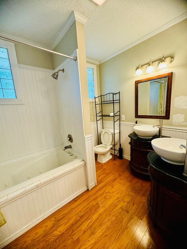 Building Photo - MOVE-IN READY!