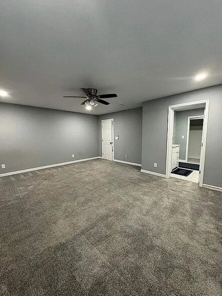 Building Photo - 926 S Coy St