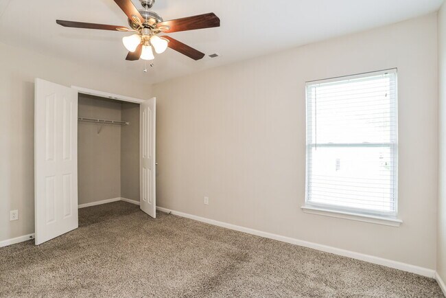 Building Photo - 1733 Larne Cir