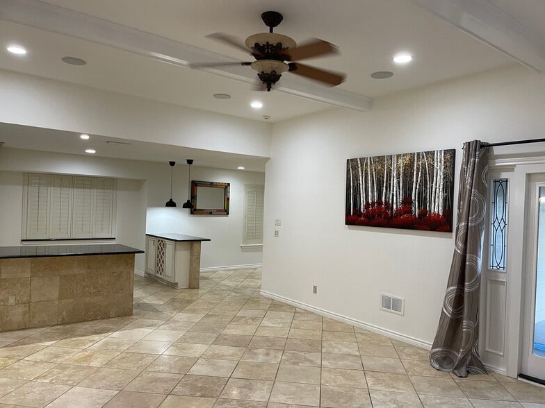 Building Photo - 737 Robin Ln