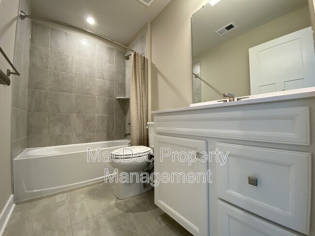 Building Photo - 18422 Centennial Cir