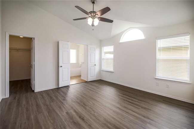 Building Photo - 137 Langtry Ln