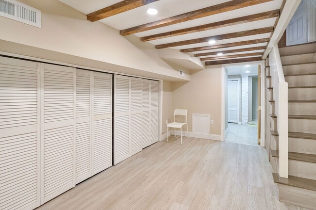 Building Photo - 829 N Taylor St