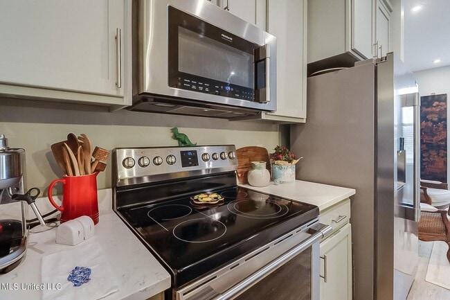 Building Photo - 2 Bed 2 Bath Condo - Open Concept at the I...