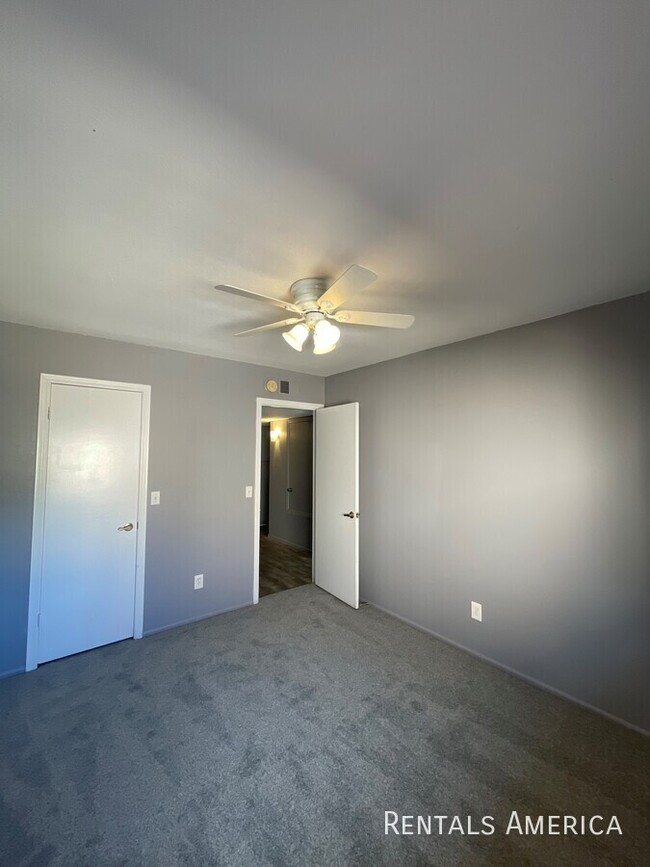 Building Photo - Updated Condo Available in Dobson Ranch!