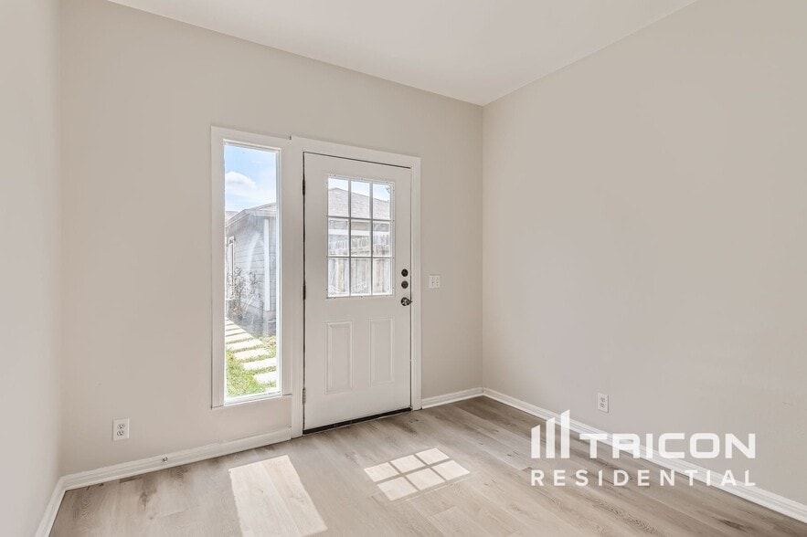 Building Photo - 501 Tobin Dr