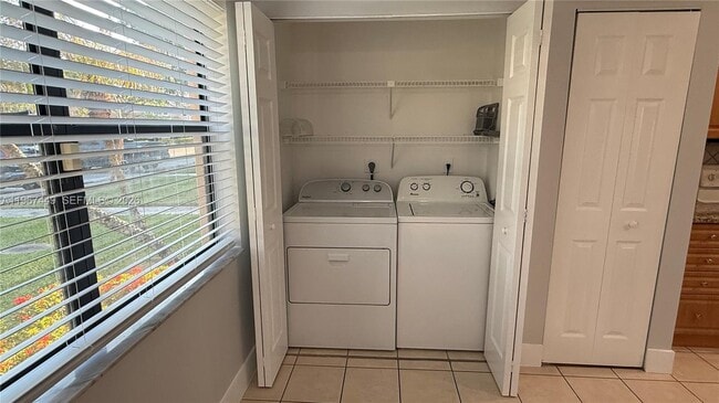 Building Photo - 223 Lakeside Cir