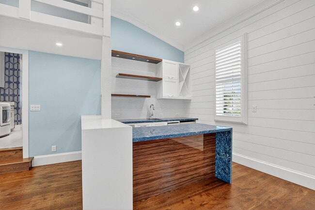 Building Photo - 200 NW 10th St