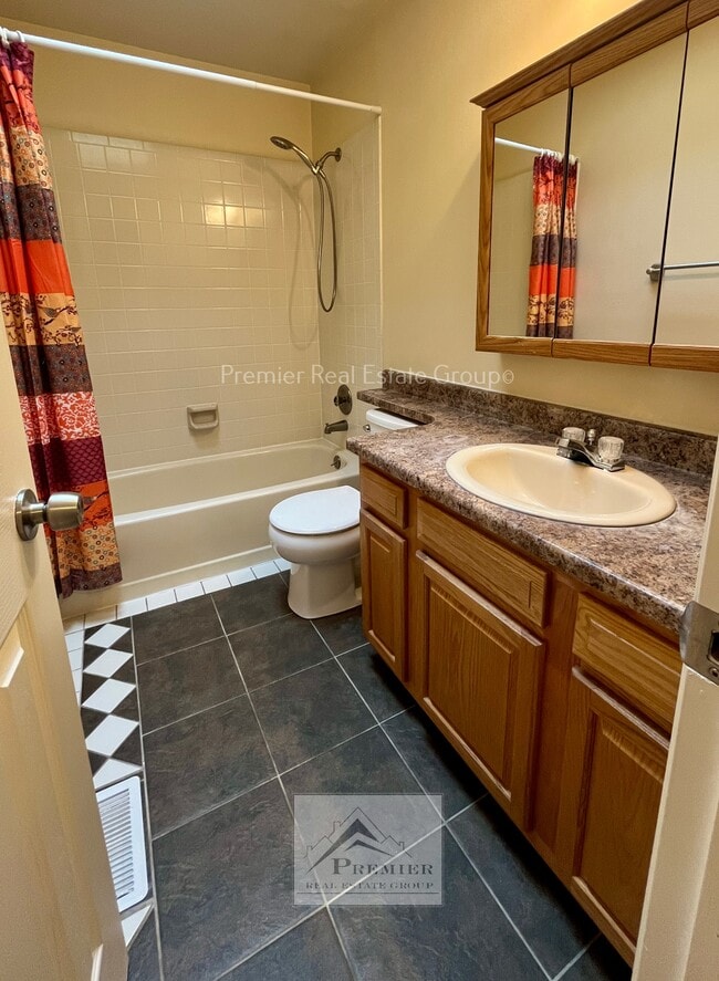 Building Photo - 75 Rising Sun Terrace