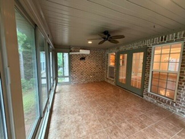 Building Photo - 1150 Groppo Cove
