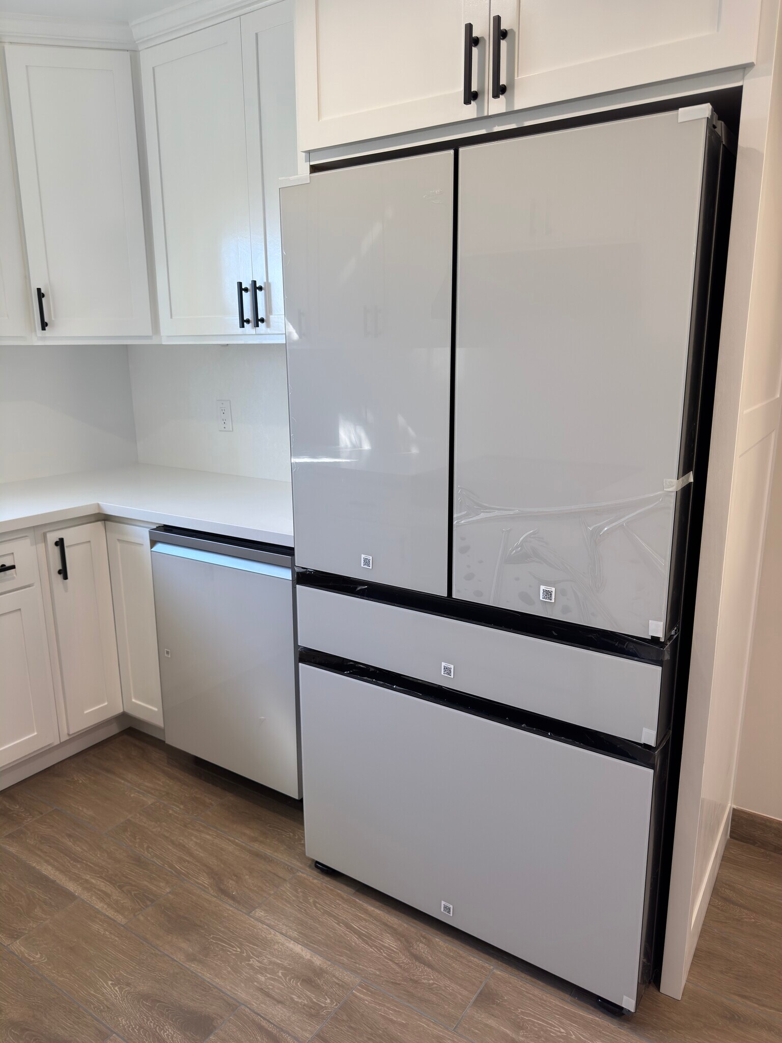 Building Photo - 568 Lomas Santa Fe Dr