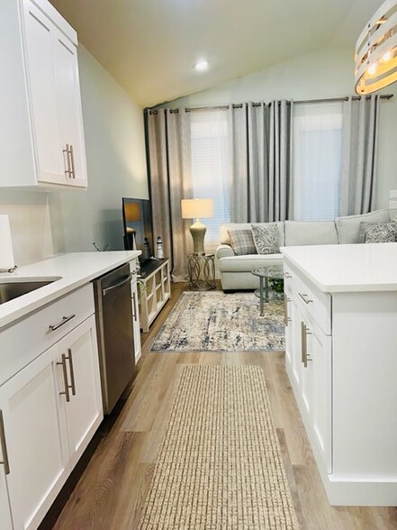 Building Photo - 2071 W Romana St