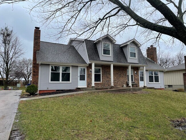 Building Photo - {12901} Spacious Townhome with a 1 car garage & full basement