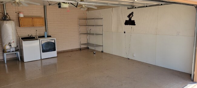 Building Photo - 8044 E Cambridge Ave