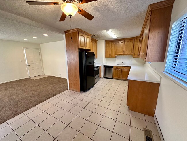 Building Photo - Remodeled 4 Bd Home with 23'x35' Heated Wo...