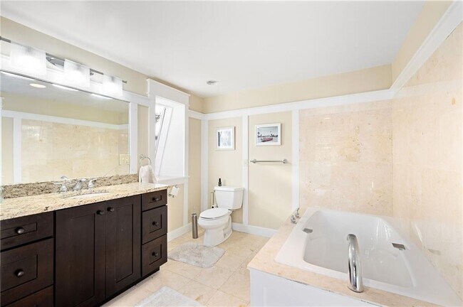 Building Photo - 138 Carroll Ave