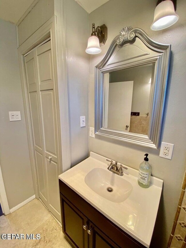 Building Photo - 3213 El Morro Rd