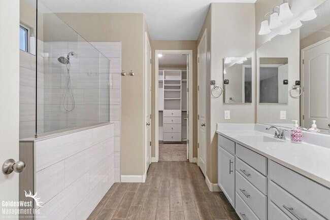 Building Photo - Beautiful 4Bdm 2Ba Two-Story Home with Poo...