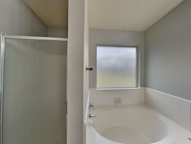 Building Photo - Lovely home in Lake Worth ISD!