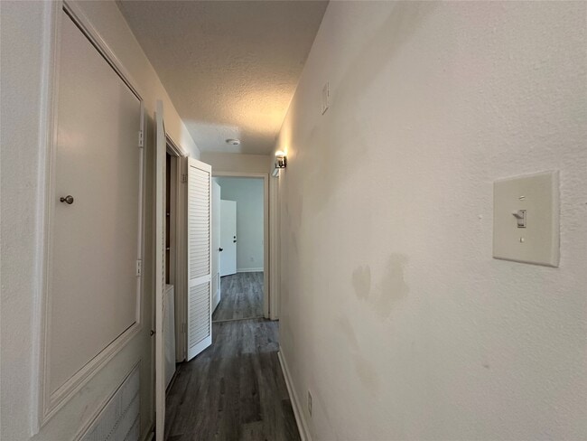 Building Photo - 2125 Augusta Dr