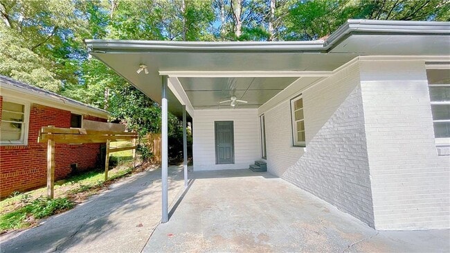 Building Photo - 2744 Fairlane Dr SE