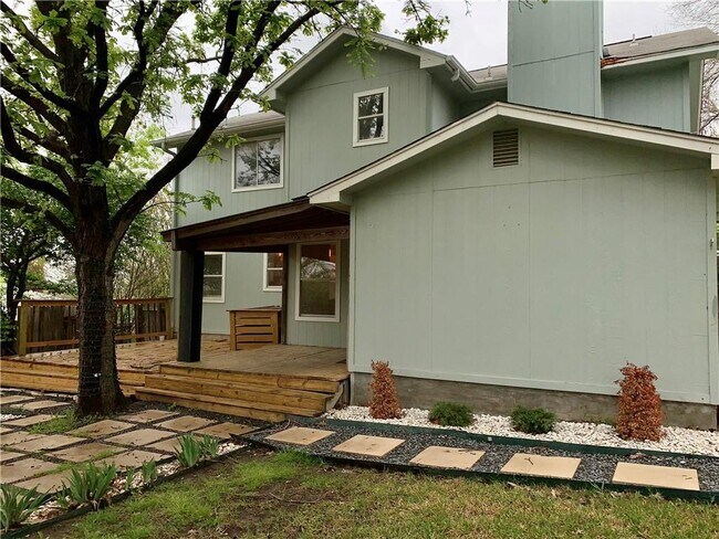 Building Photo - 2406 Stirrup Dr