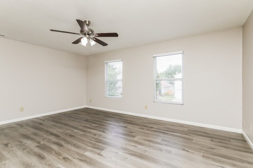 Building Photo - 6336 Alonzo Dr