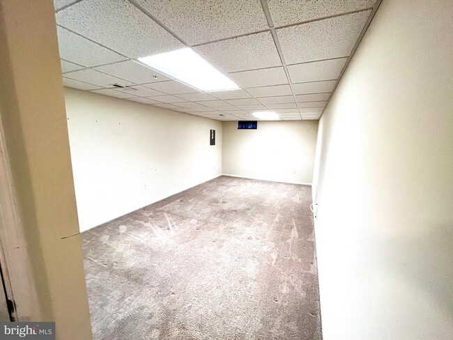 Building Photo - 302 Lexington Mews