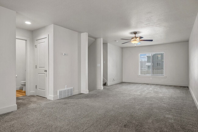 Building Photo - 1027 E 1060 S