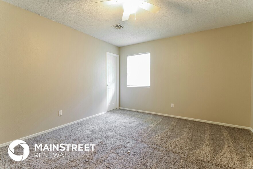 Building Photo - 10129 Isaac Dr
