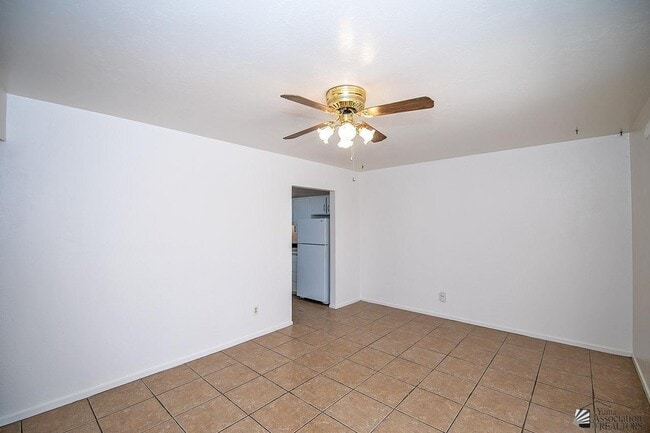 Building Photo - 250 W Catalina Dr