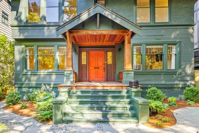 Building Photo - Stunning 1909 Craftsman w/ AC in Coveted C...