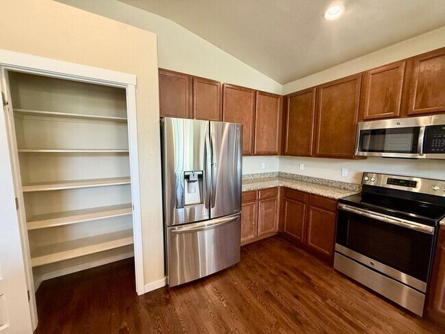 Building Photo - Beautifully Maintained 5 Bed, 3 Bath Home in Loveland!