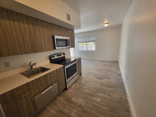 Building Photo - 551 Michigan Ave