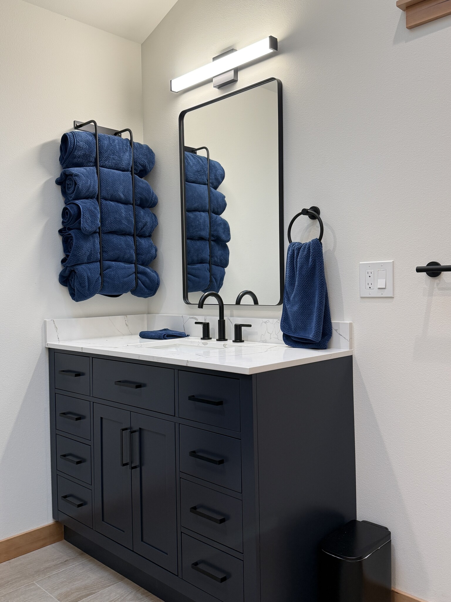 Building Photo - 2213 Squalicum Mountain Rd