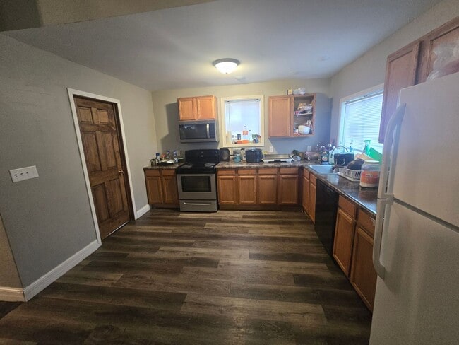 Building Photo - Available for Move In Mid- November!