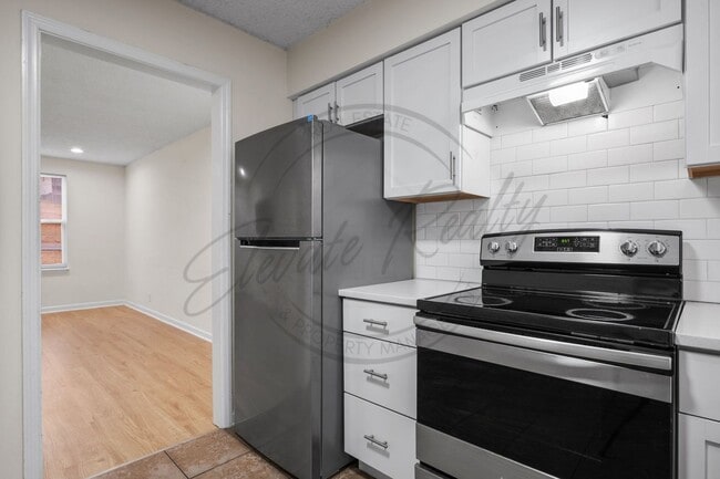 Building Photo - Beautifully updated 2-bedroom, 1-bath first-floor duplex in the heart of Hermitage!