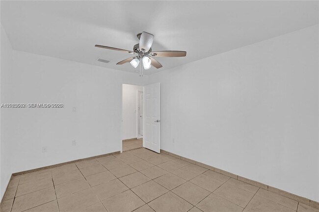 Building Photo - 2747 SW 17th St