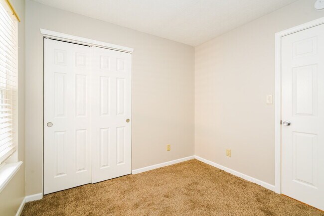Building Photo - 2815 Sunnyfield Ct