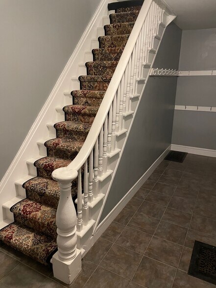 Building Photo - 7 1/2 Bacon St