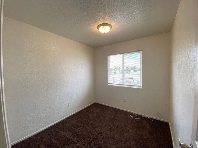 Building Photo - 814 Wallace St