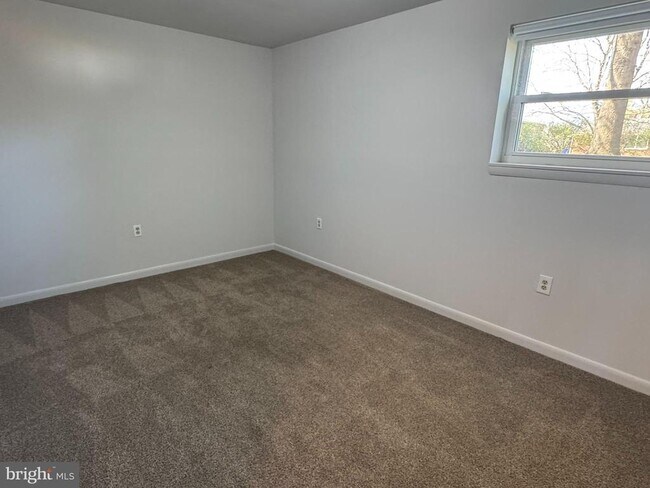 Building Photo - 3876 Shadywood Dr