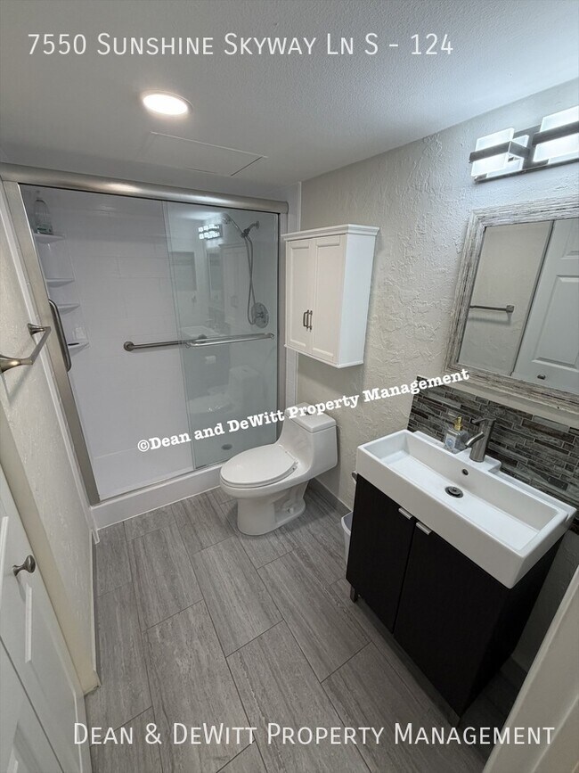 Building Photo - 7550 Sunshine Skyway Ln S