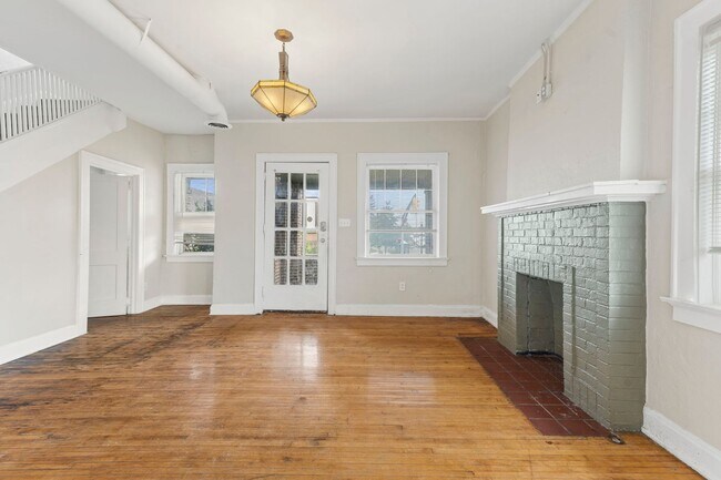 Building Photo - 5703 E Washington St