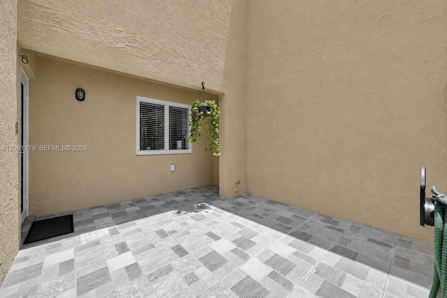 Building Photo - 9133 Fontainebleau Blvd
