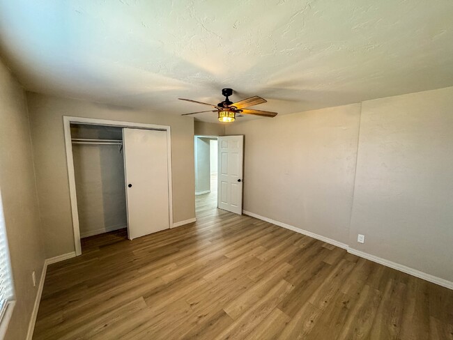 Building Photo - "Charming 2-Bed Oasis in Tucson's Heart – ...