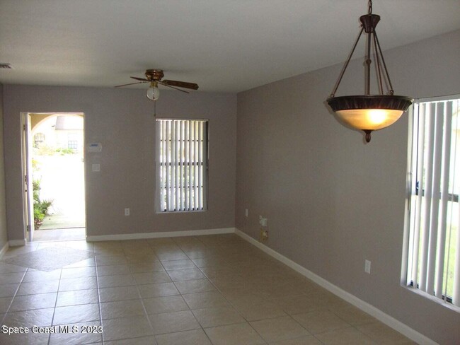 Building Photo - 655 Margie Dr