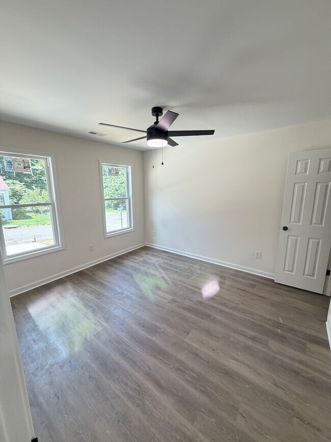 Building Photo - New Construction 2026 2bd/2ba Triplex in convenient location.