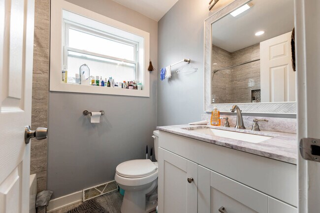 Building Photo - 6745 W 59th St