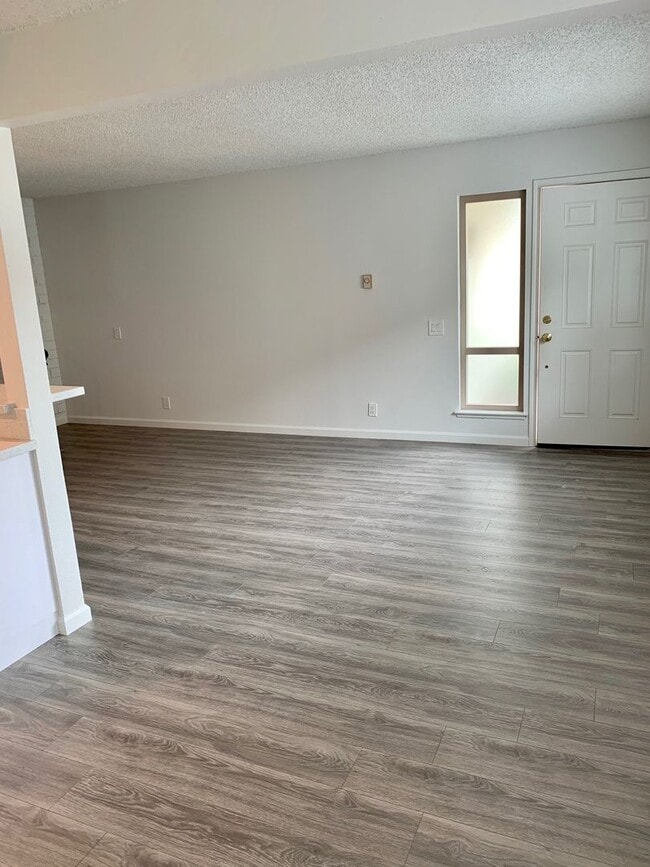 Building Photo - Upgraded Carpinteria Townhome- Great Commu...